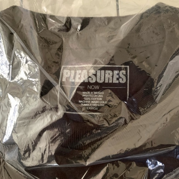 PLEASURES Ritual T Shirt Size Large - Picture 4 of 5
